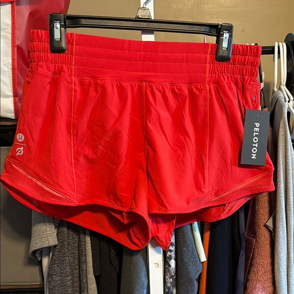NWT Lululemon Hotty Hot High-Rise Short 2.5" Sz 10 True Red x Peloton - Picture 1 of 4